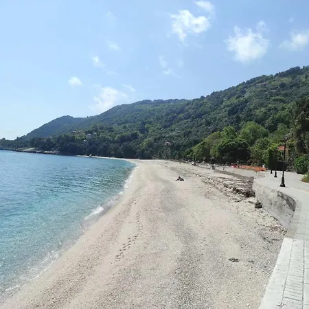 Philly's Sea Side Apartman